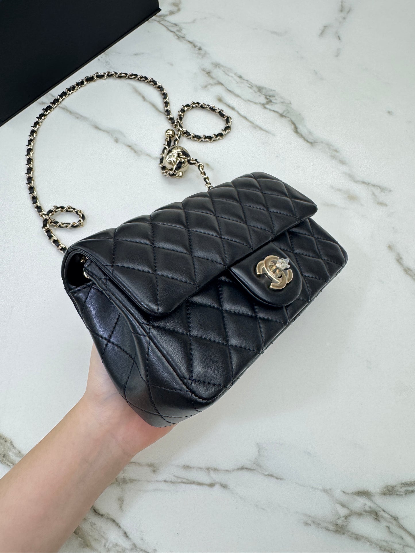 CHANEL 25K亮面淺金球 Mini CF20 Pearl Crush