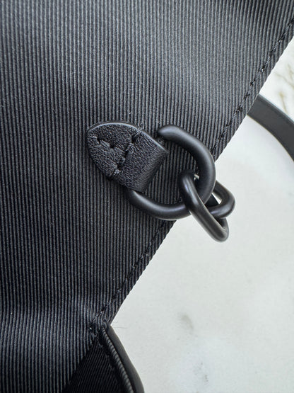 LV Steamer Wearable Wallet - Monogram Taurillon Leather