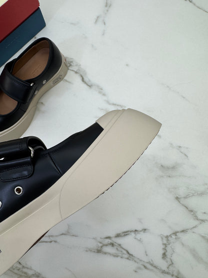 MARNI 大頭瑪麗珍 黑色皮款