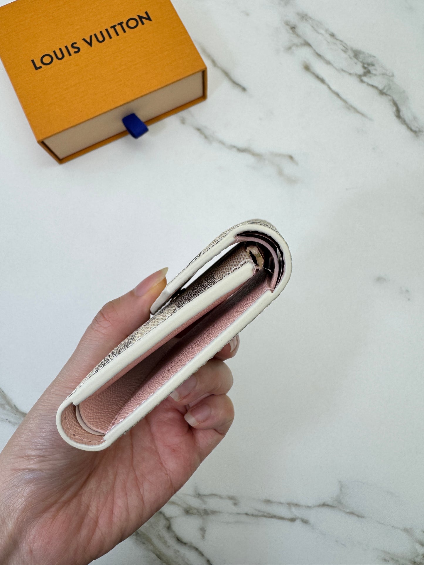 LV N64022 白棋盤三摺錢包 Victorine Wallet Damier Azur Canvas