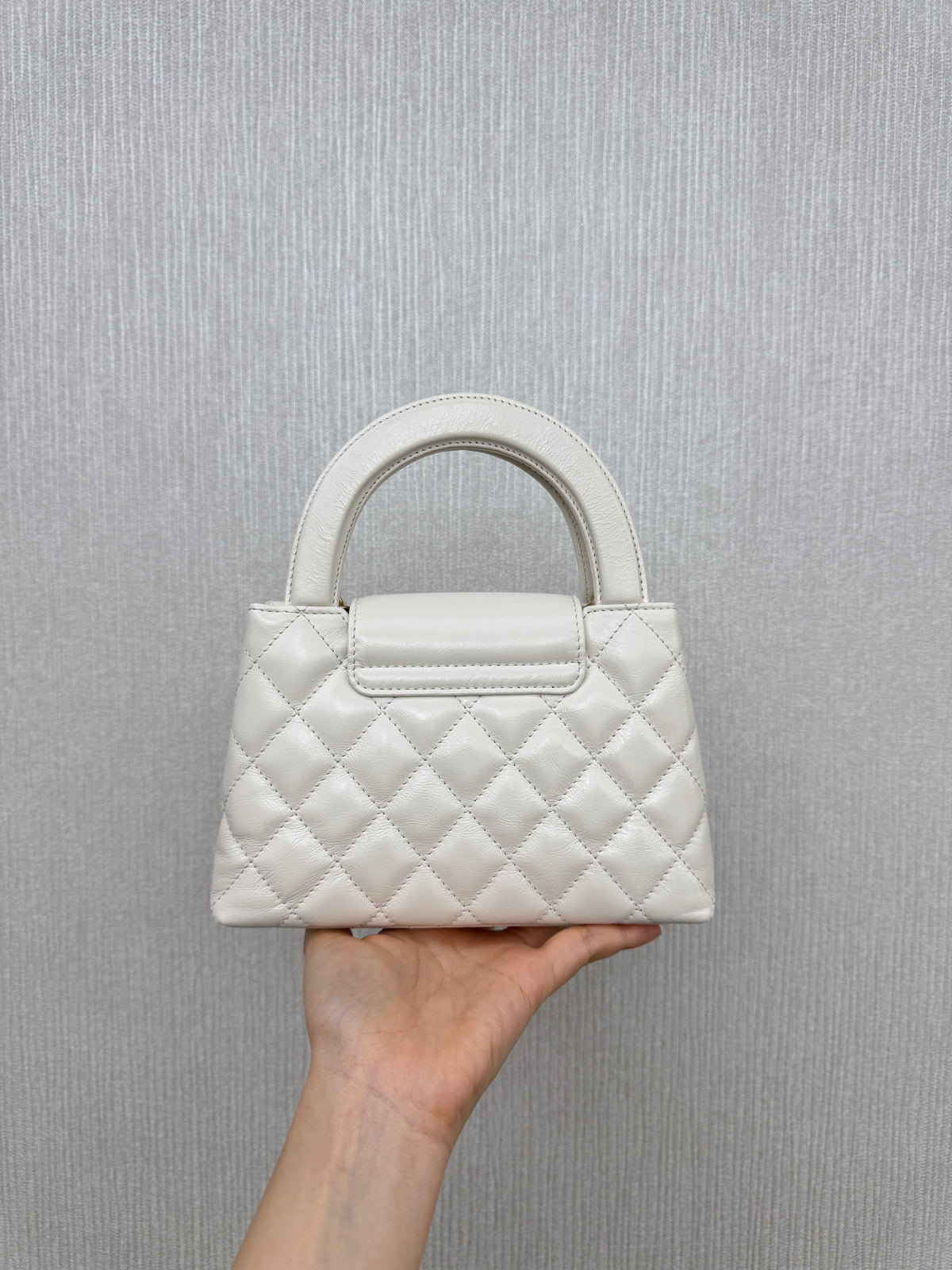 CHANEL Kelly 白色皺紋光面牛皮