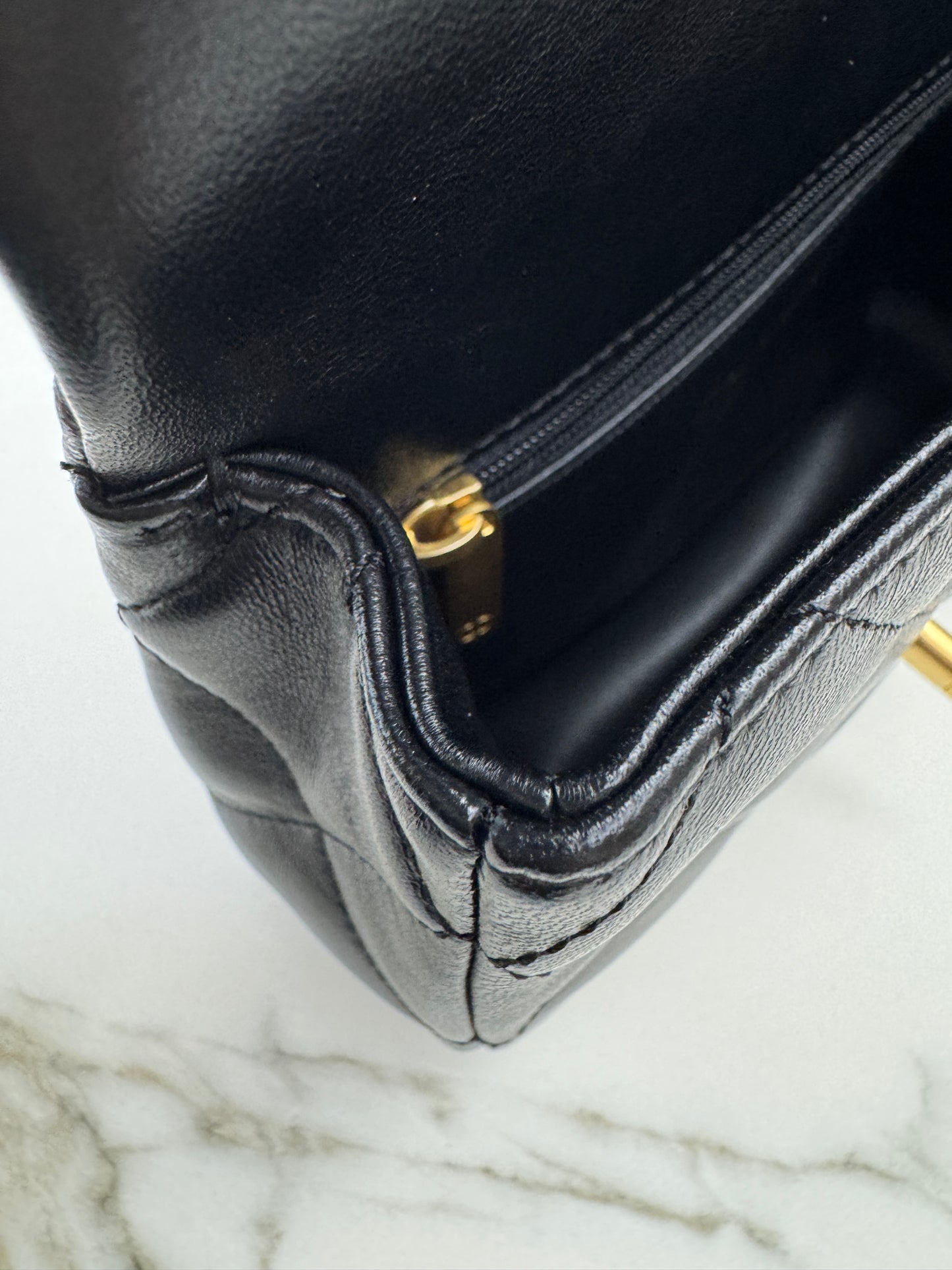 CHANEL 25P 愛心金球羊皮 黑色