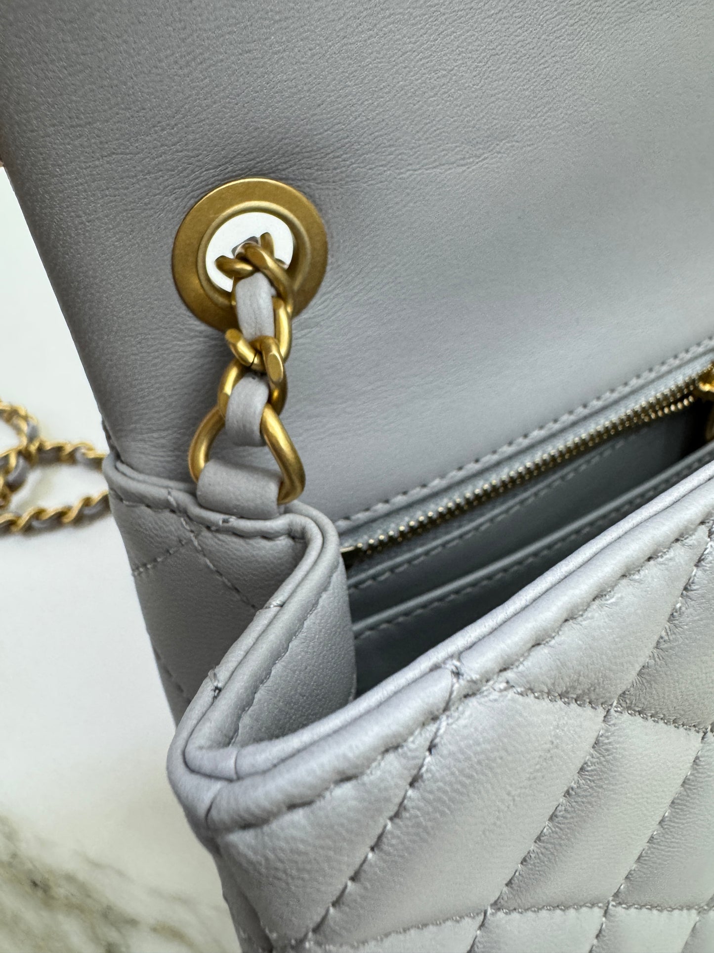 CHANEL Mini CF20 金球 淺灰色