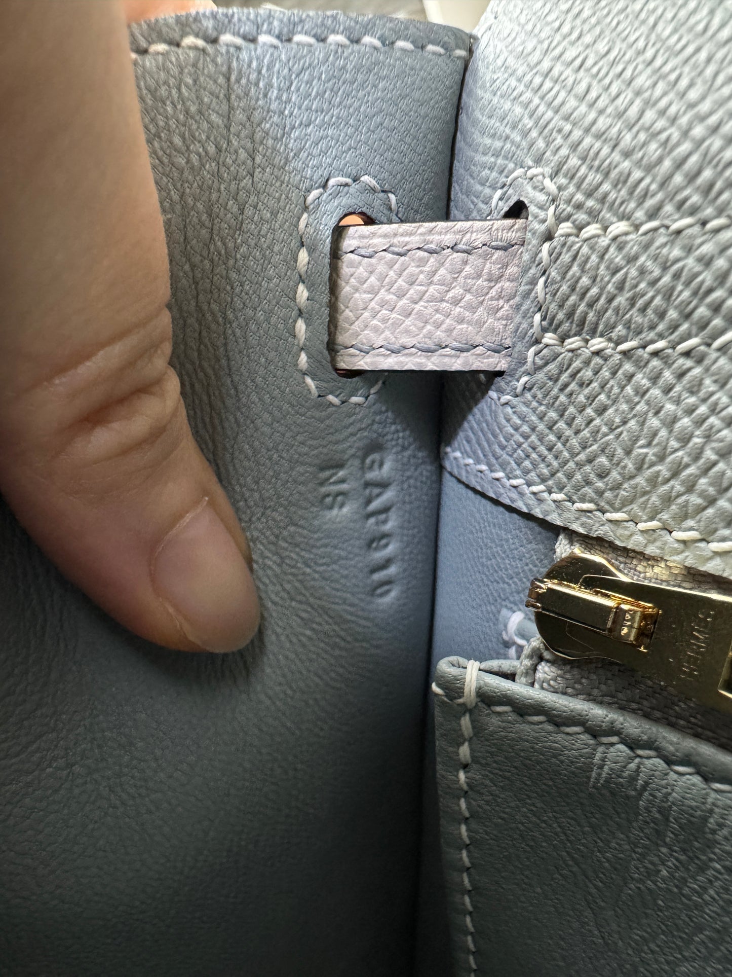 HERMES Kelly 25 冰川藍拼奶昔白 Epsom 香檳金扣 8U Bleu Glacier/ 10 Craie PBHW