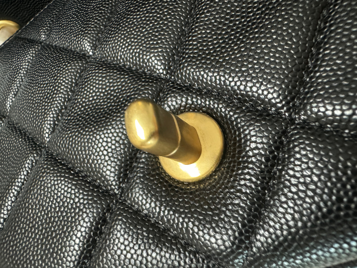 CHANEL 24P粗皮鏈hobo Jennie同款