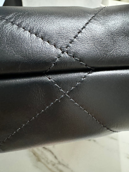 CHANEL 22 Backpack 黑金