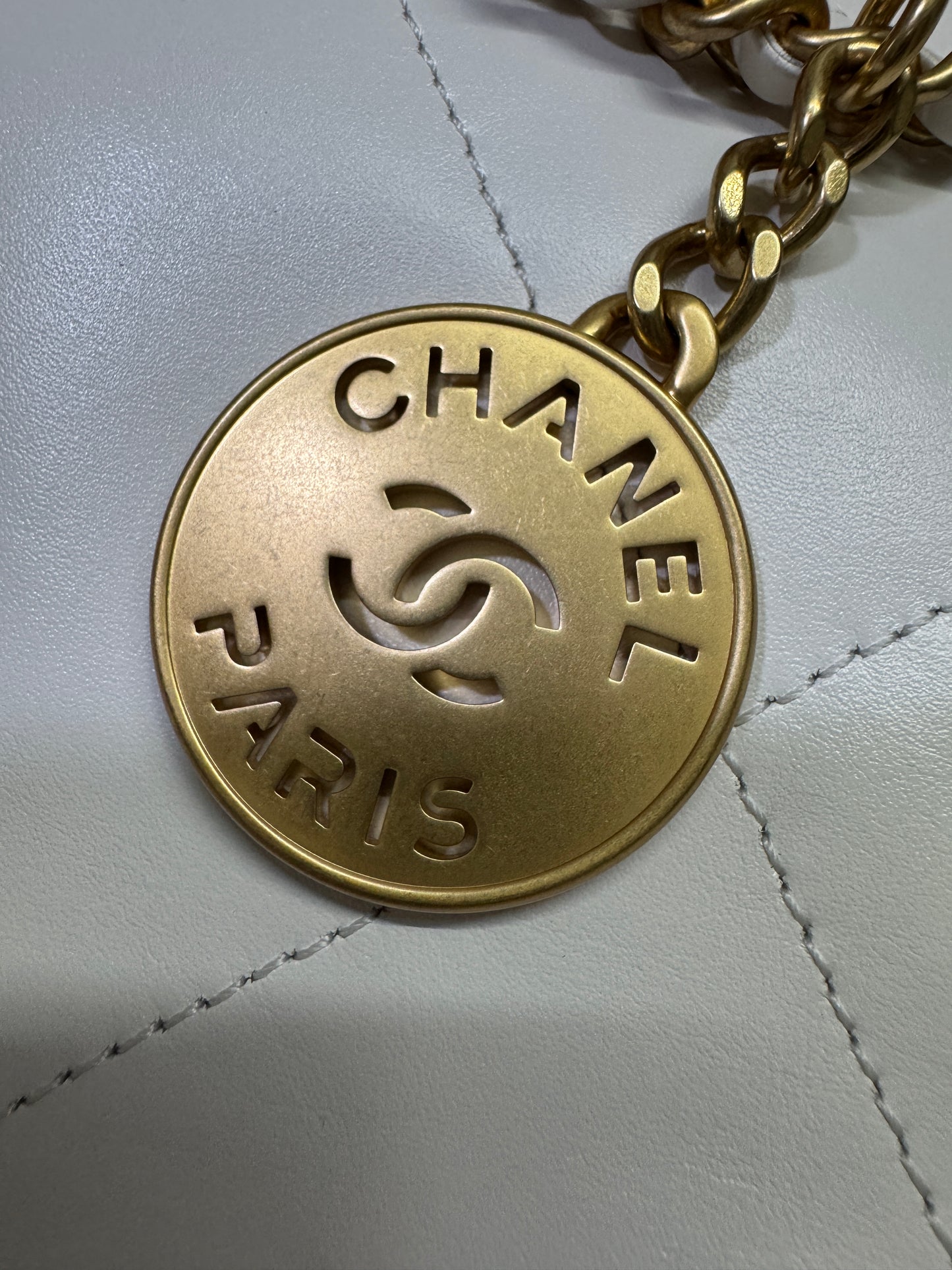 CHANEL Mini 22 Bag 白金