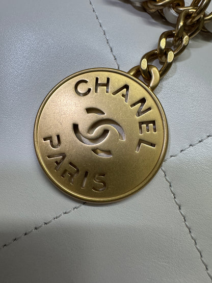 CHANEL Mini 22 Bag 白金