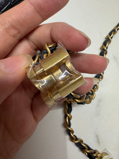 CHANEL woc 24A 琺瑯調節扣 羊皮 黑