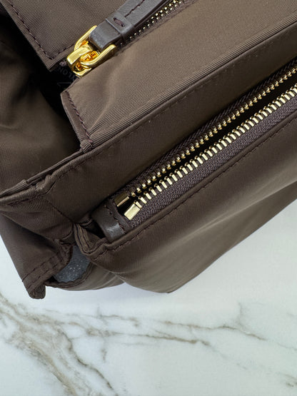 PRADA Re-nylon Explore Large 深棕色