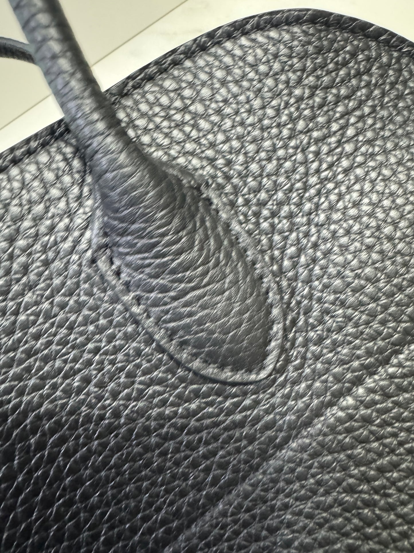 THE ROW Marguax 12 黑銀荔枝紋