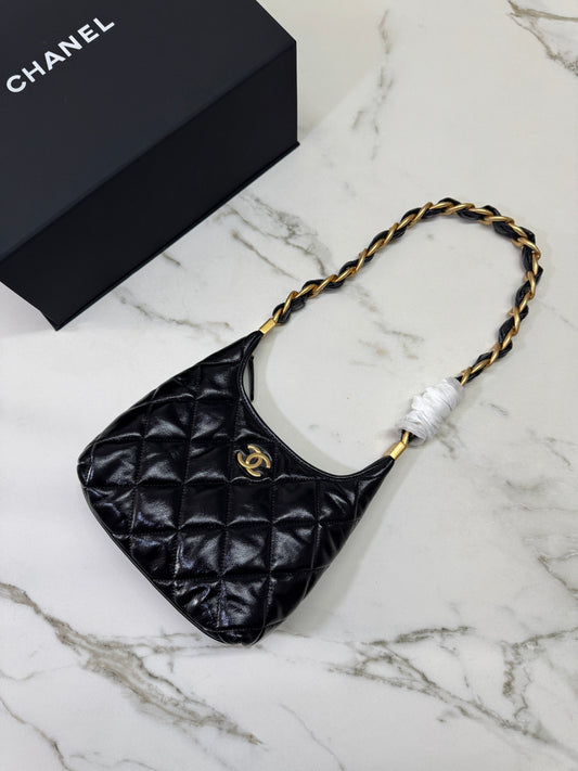 CHANEL 24A Hobo 小號 油臘皮黑色