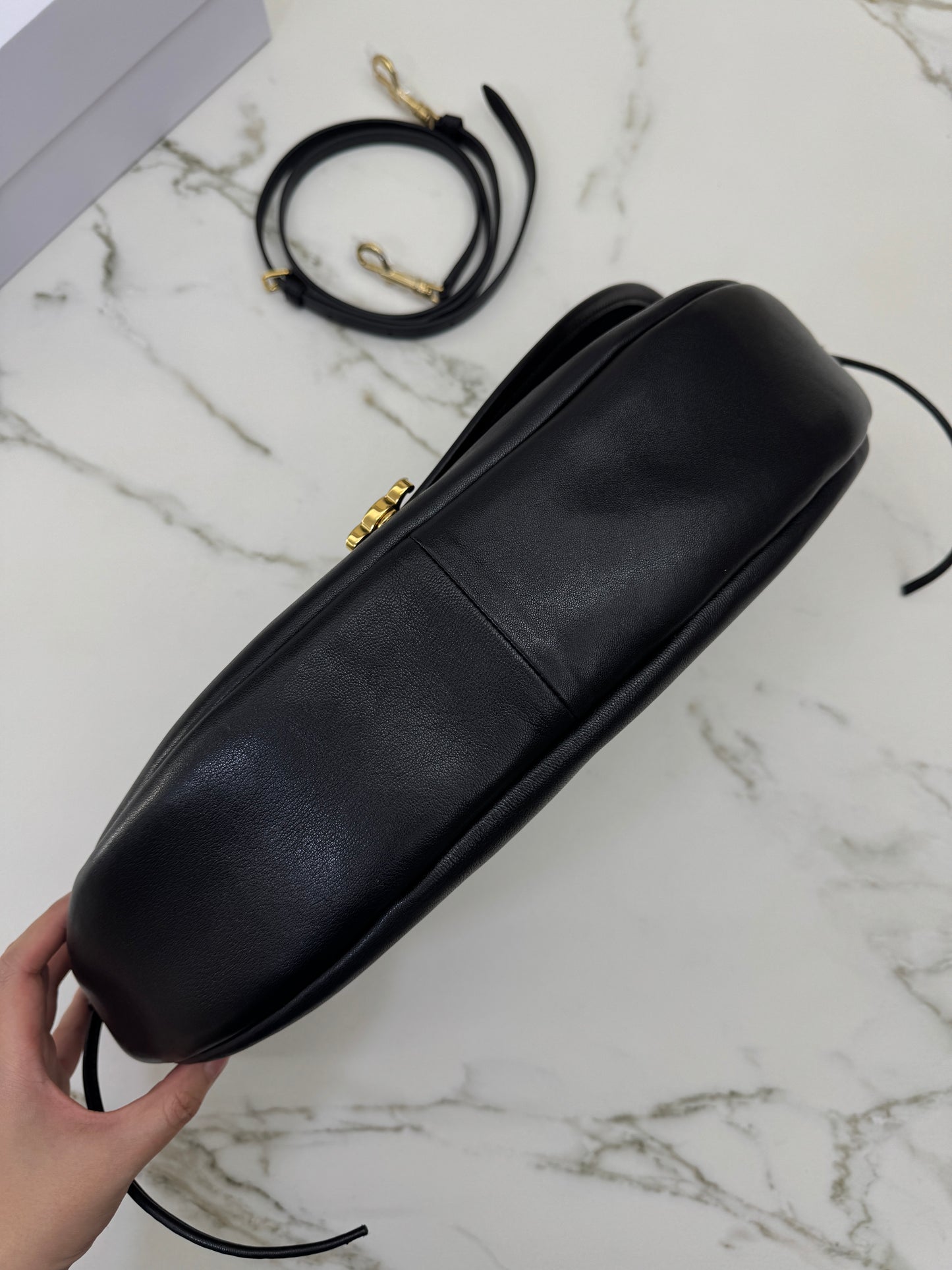CELINE Soft Triomphe Half Moon 黑色