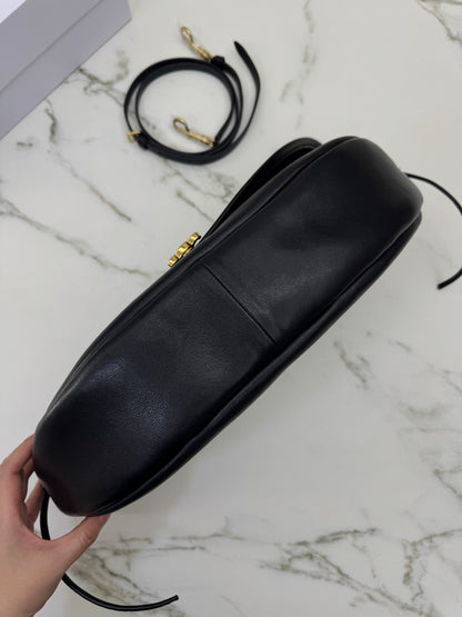 CELINE Soft Triomphe Half Moon 黑色