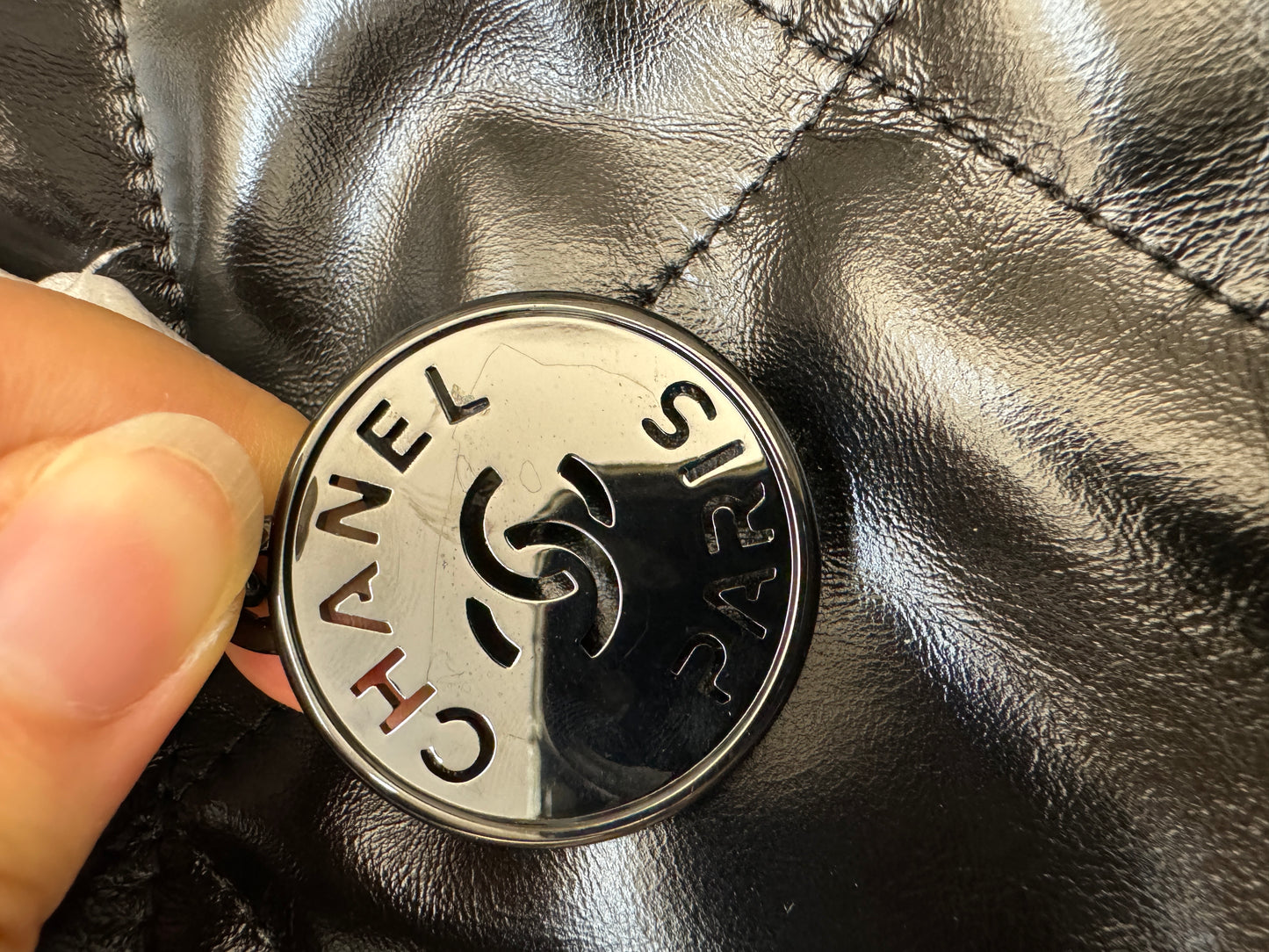 CHANEL mini 22 so black