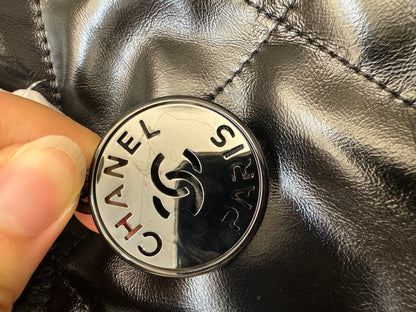 CHANEL mini 22 so black