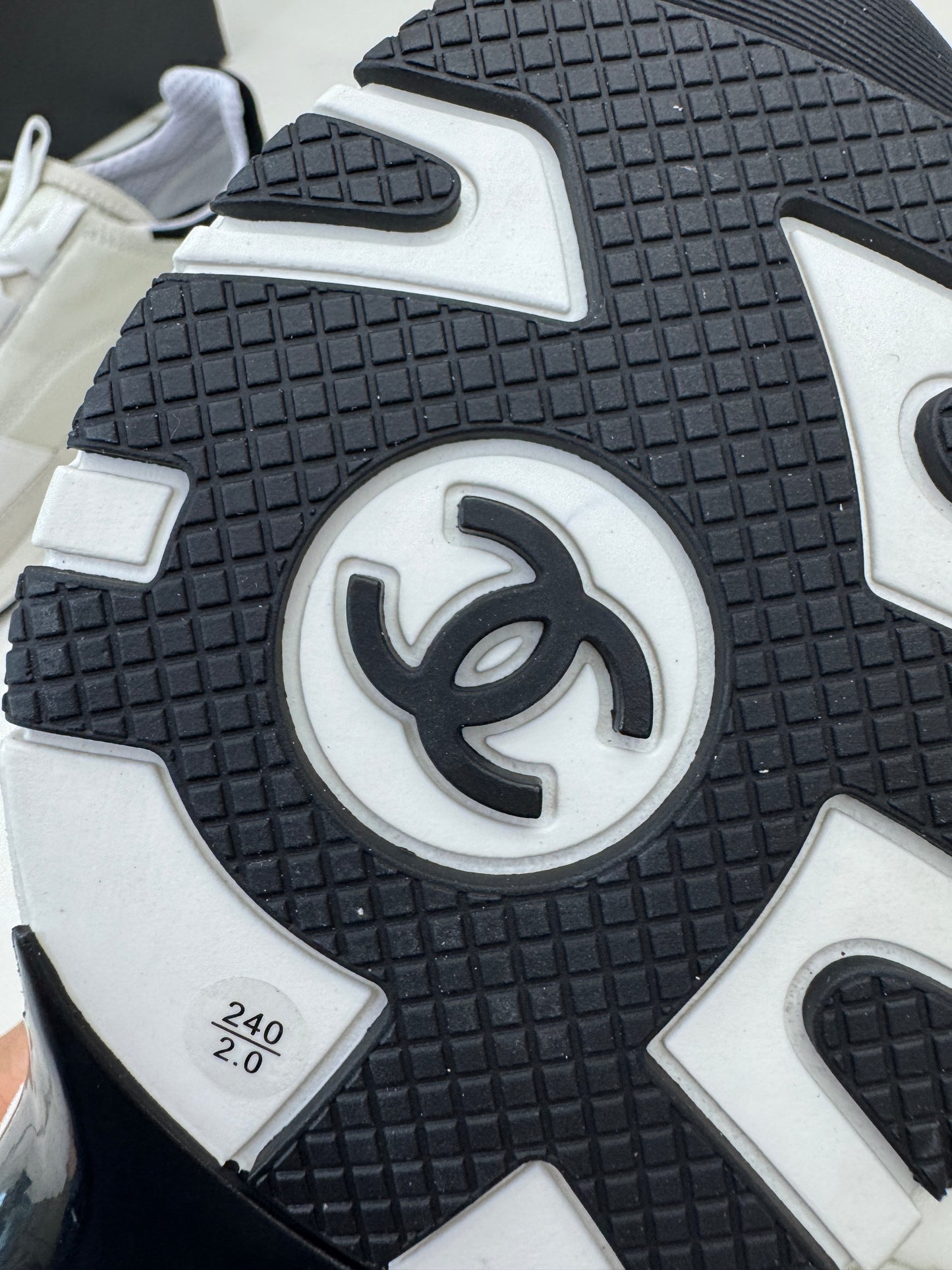 CHANEL 25A 白色運動鞋