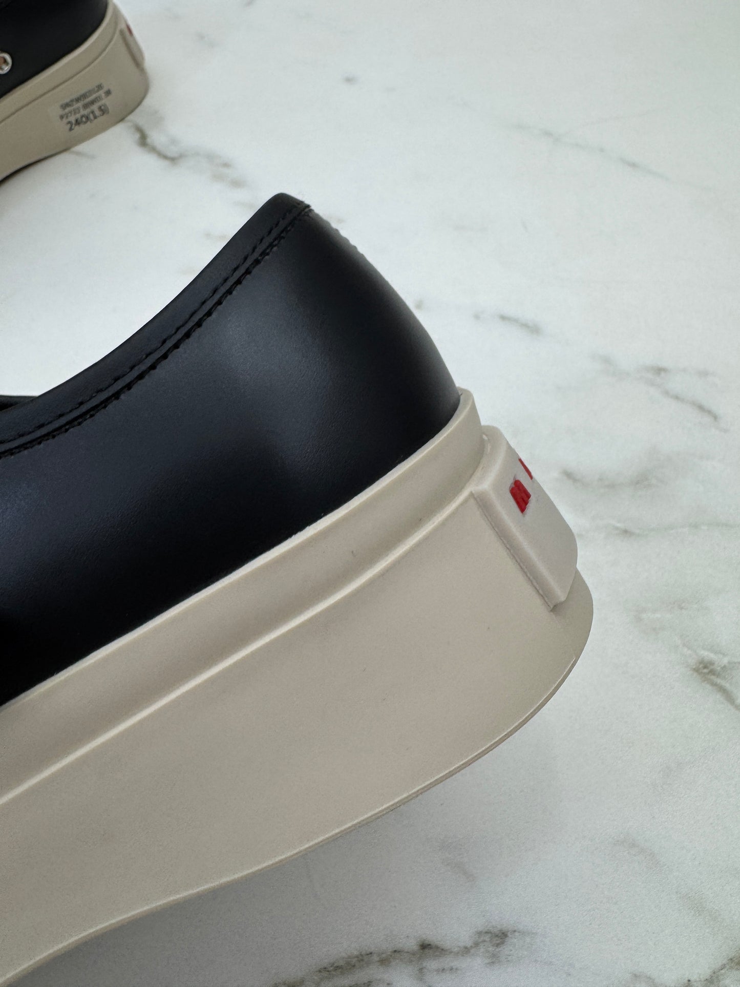 MARNI 大頭瑪麗珍 黑色皮款