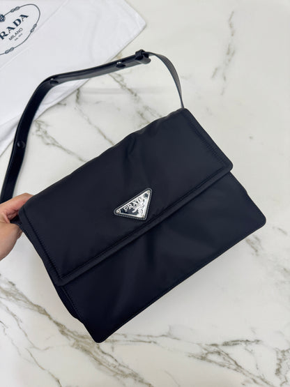 PRADA Cini 郵差包黑色 Medium