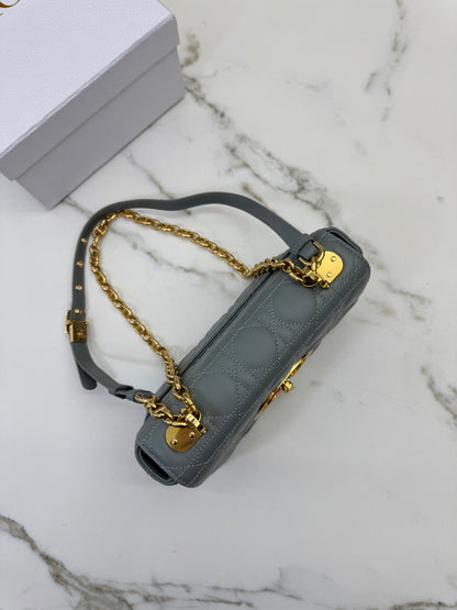 DIOR Caro Small 石灰色