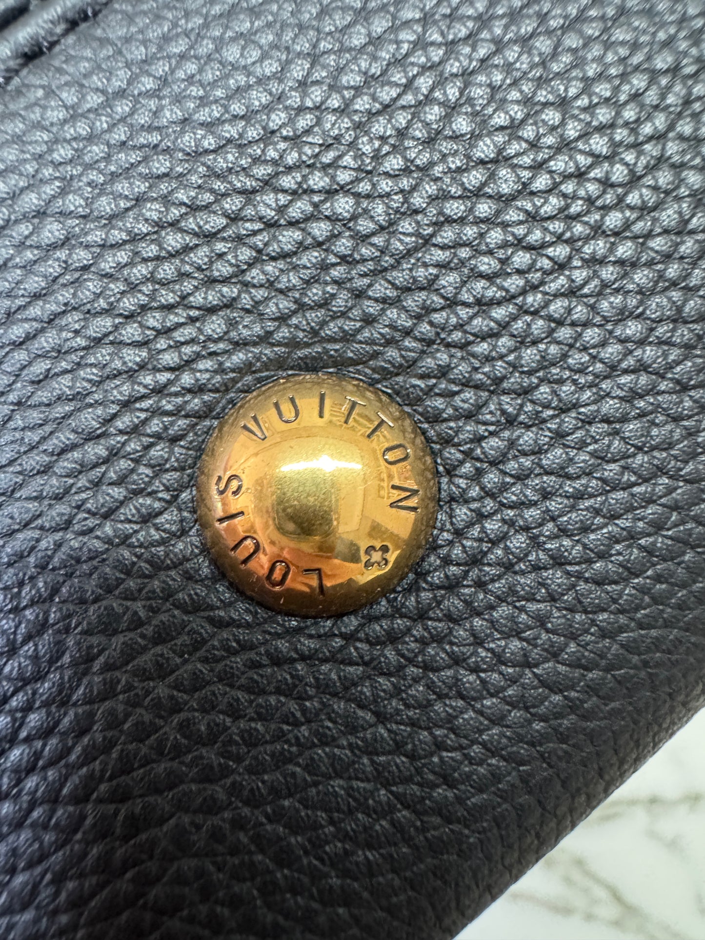 LV Low Key Hobo PM 黑色