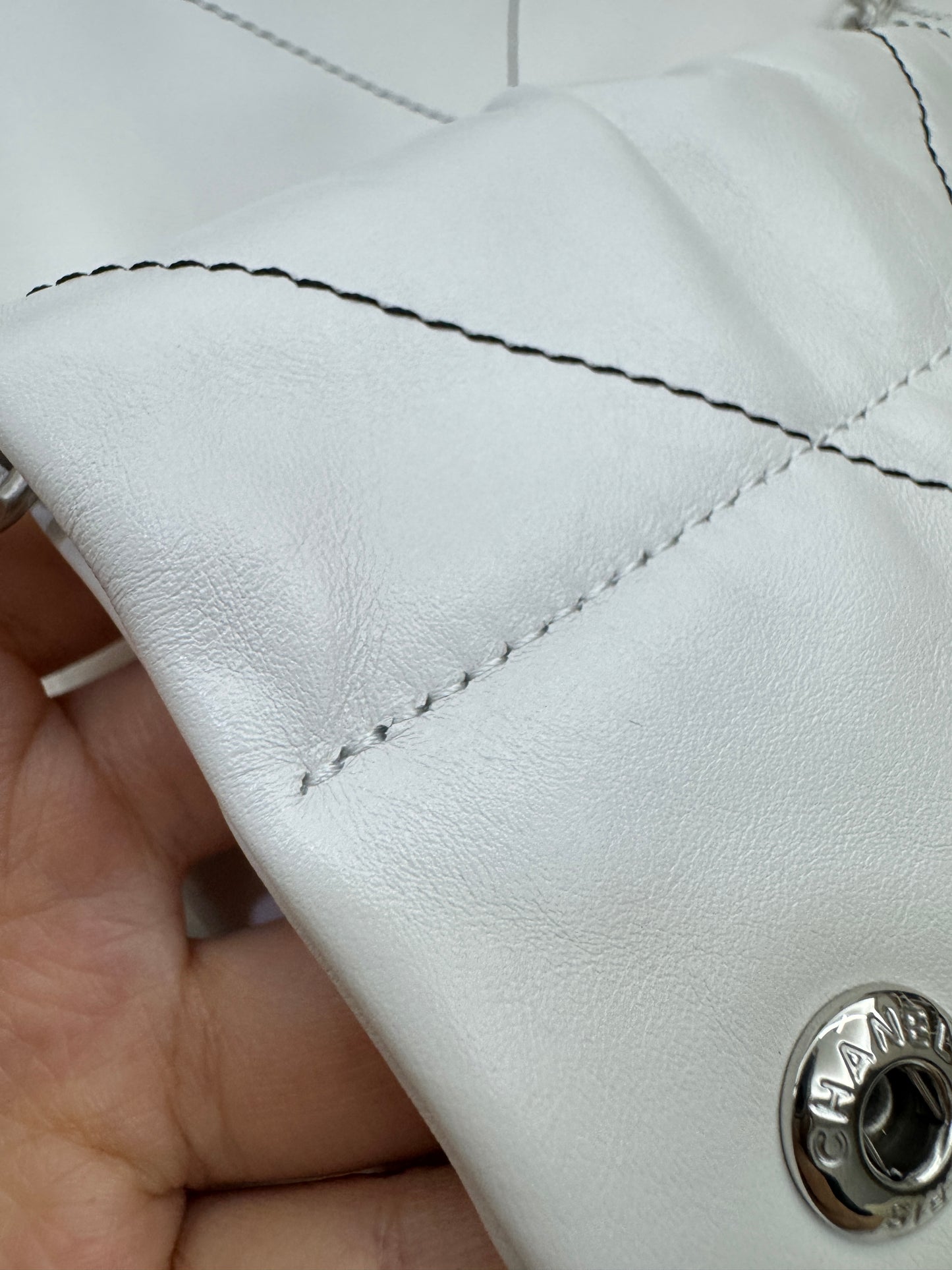 CHANEL 22Bag Medium 白色黑線