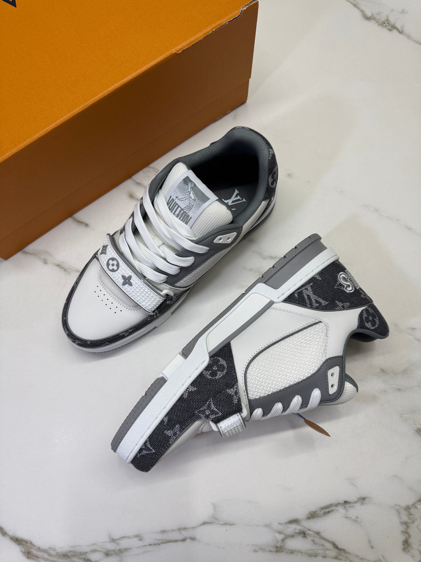 LV Trainer 25年灰牛仔