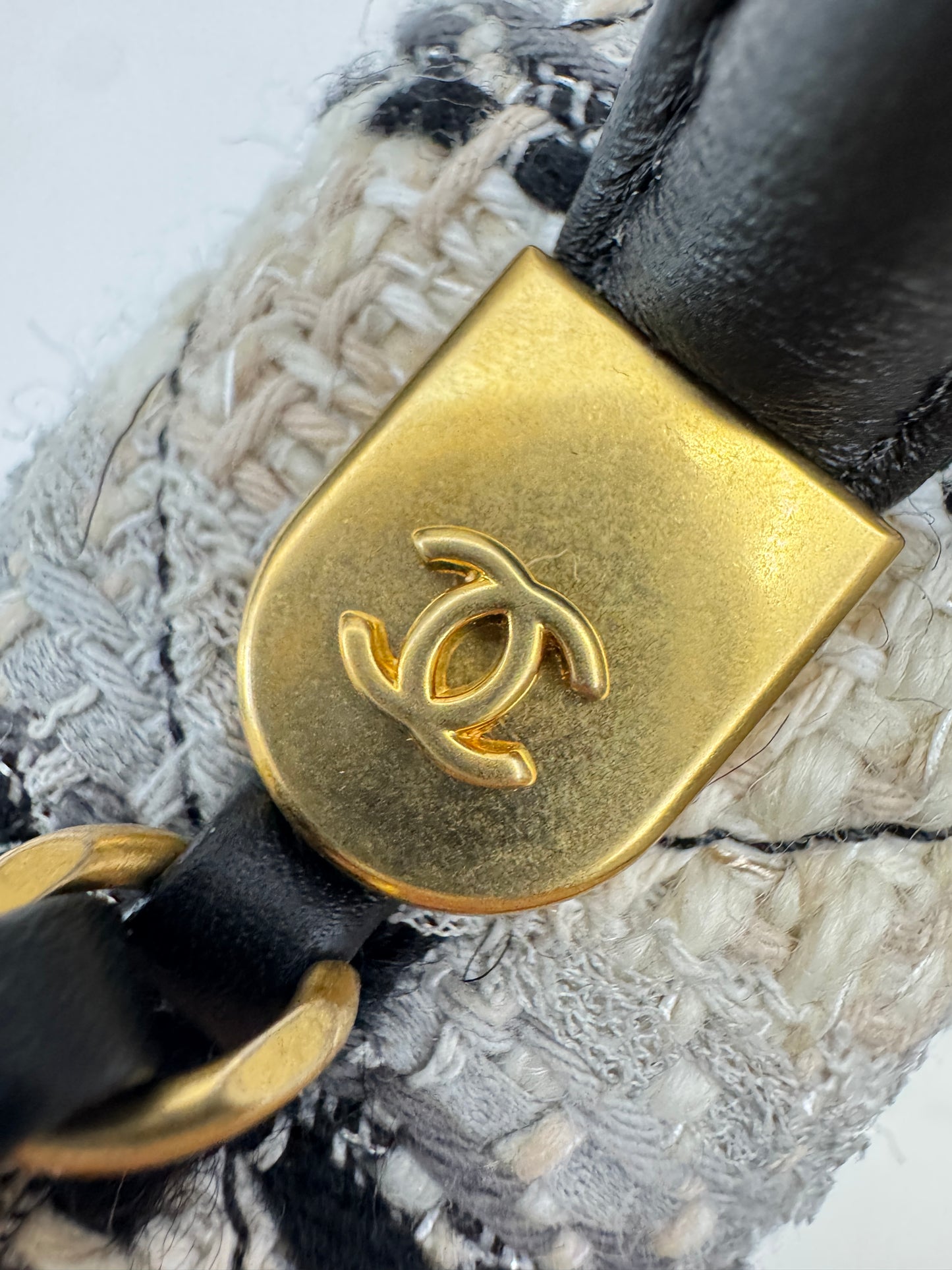CHANEL 22K 郵差豆腐包 漸變Tweed