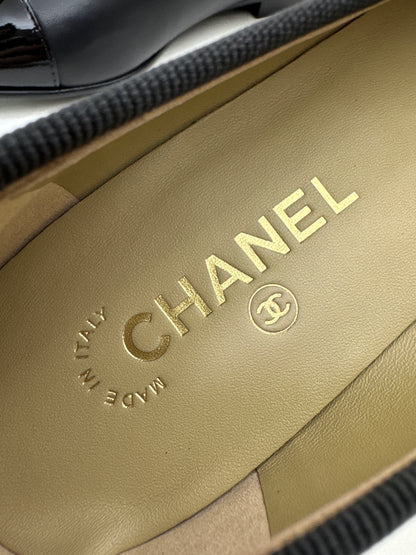 CHANEL 羊皮拼漆皮芭蕾舞鞋
