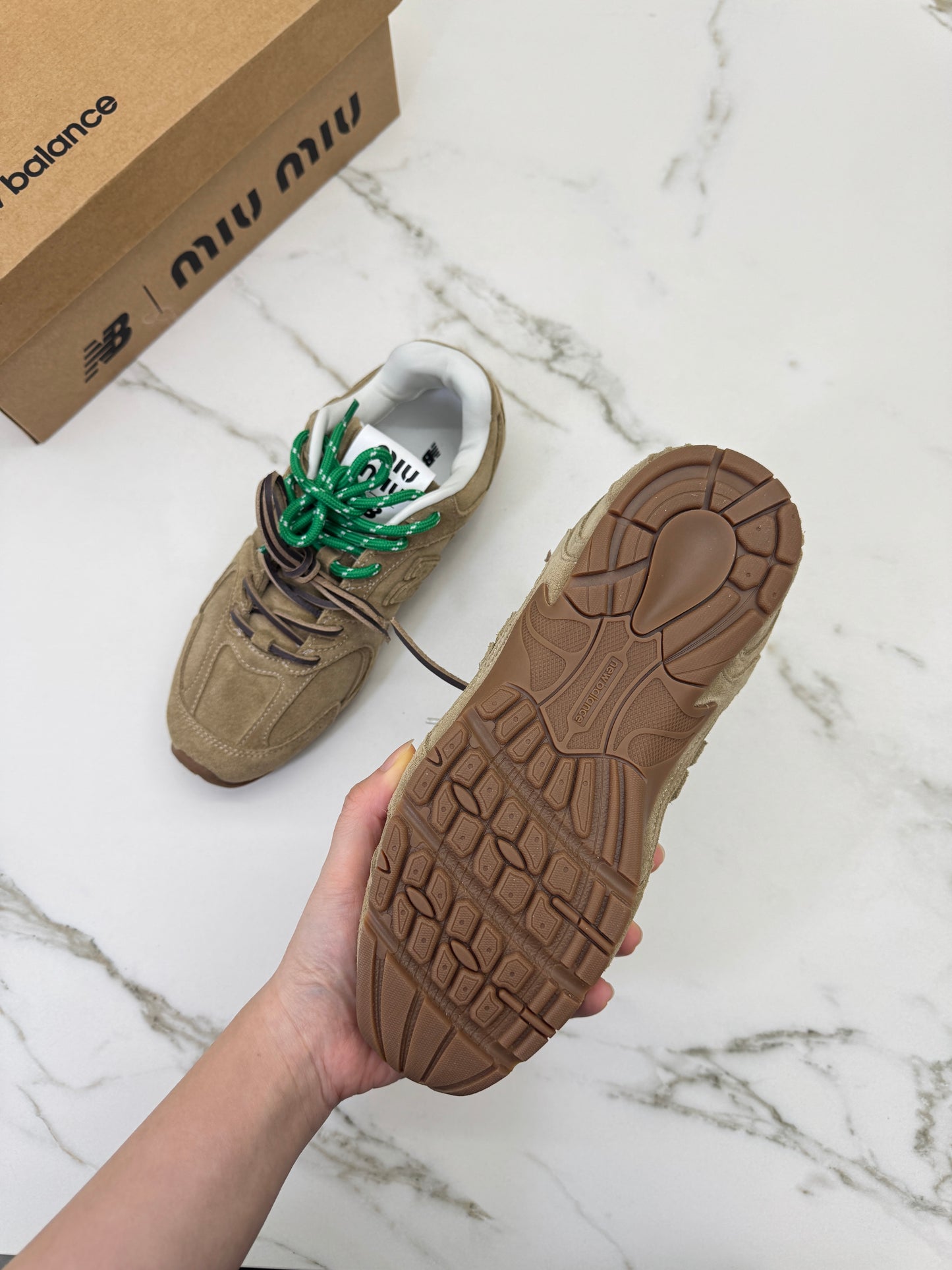 MIU MIU X NB 530 卡其淺棕色運動鞋