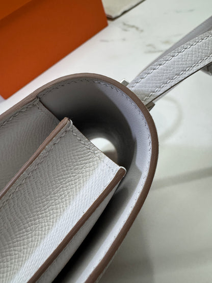 HERMES Mini Constance 奶灰色銀扣 Epsom M4 Gris Pale PHW
