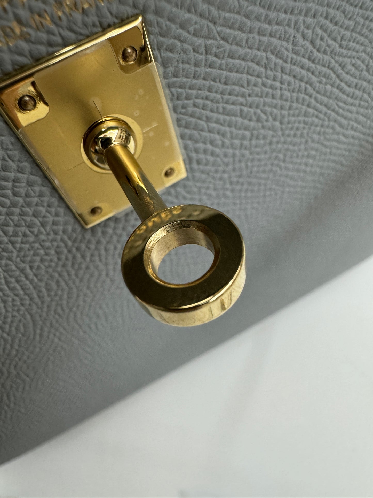 HERMES Kelly 25 冰川藍拼奶昔白 Epsom 香檳金扣 8U Bleu Glacier/ 10 Craie PBHW