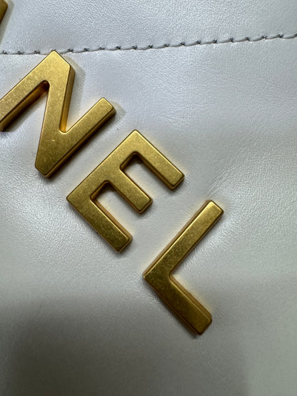 CHANEL Mini 22 Bag 白金