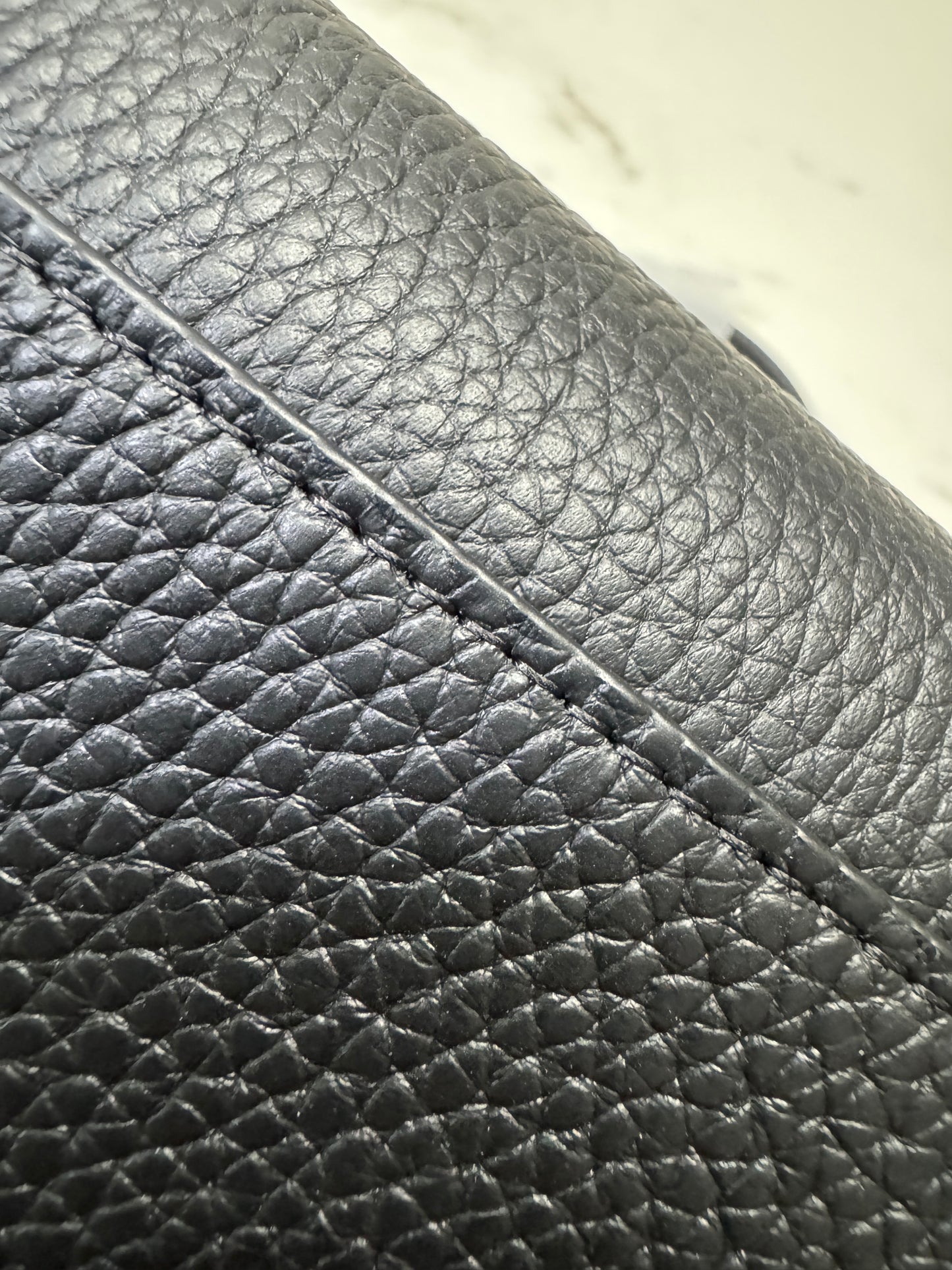 THE ROW Marguax 12 黑銀荔枝紋