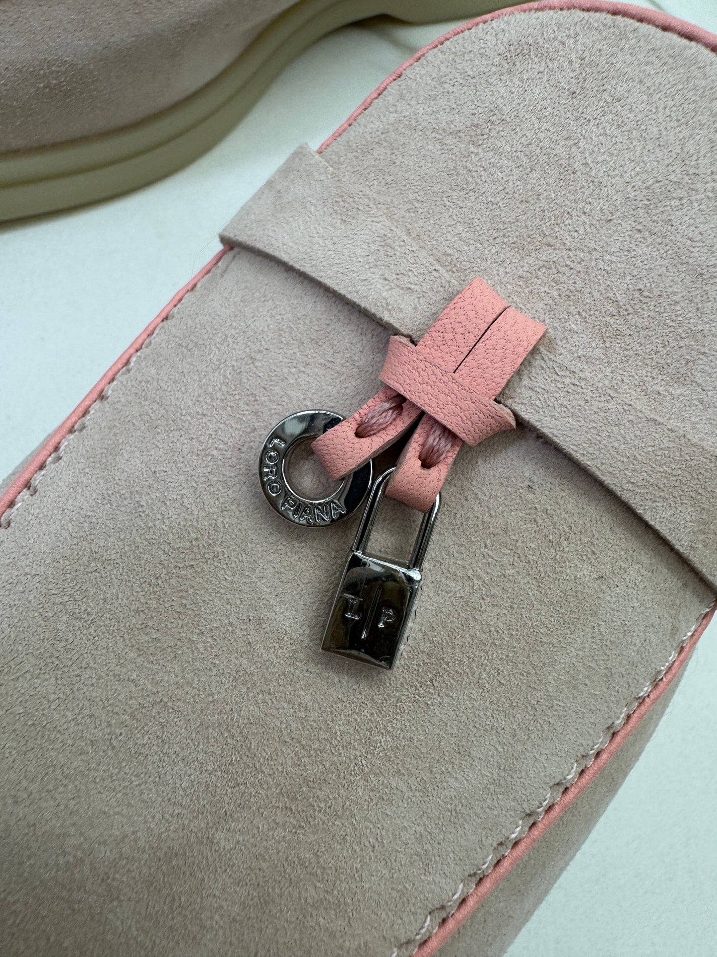 LORO PIANA Babouche Charms Walk Loafer Suede 粉沙色滚邊款