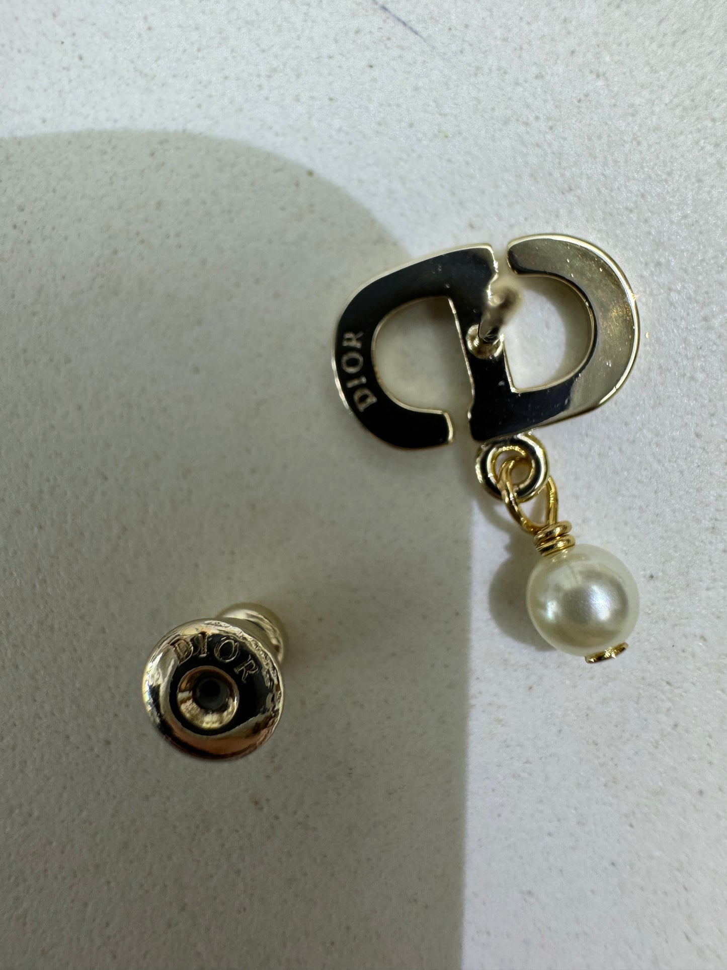 Dior Petit CD Daisy 耳環