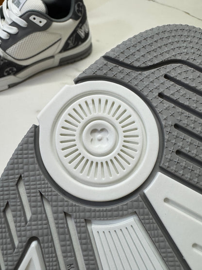 LV Trainer 25年灰牛仔