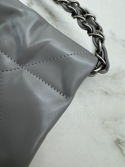 CHANEL 22 Bag Medium 23C淺灰色銀扣