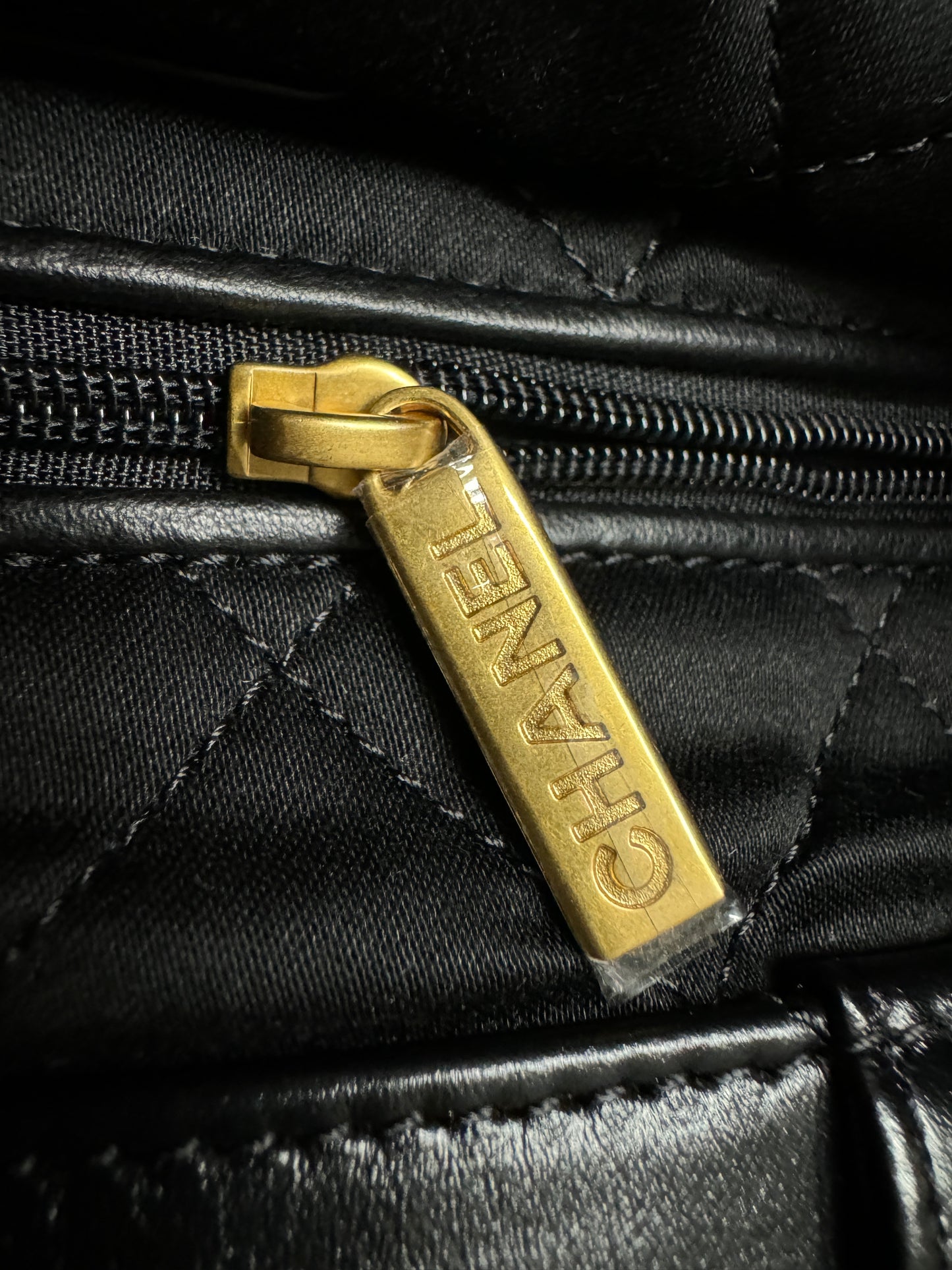 CHANEL 22 Backpack 黑金