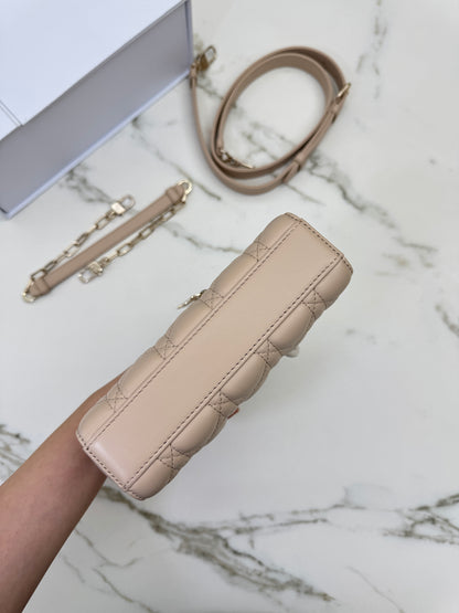 DIOR D-joy Mini 胭脂米 Powder Beige