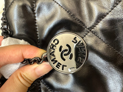 CHANEL mini 22 so black