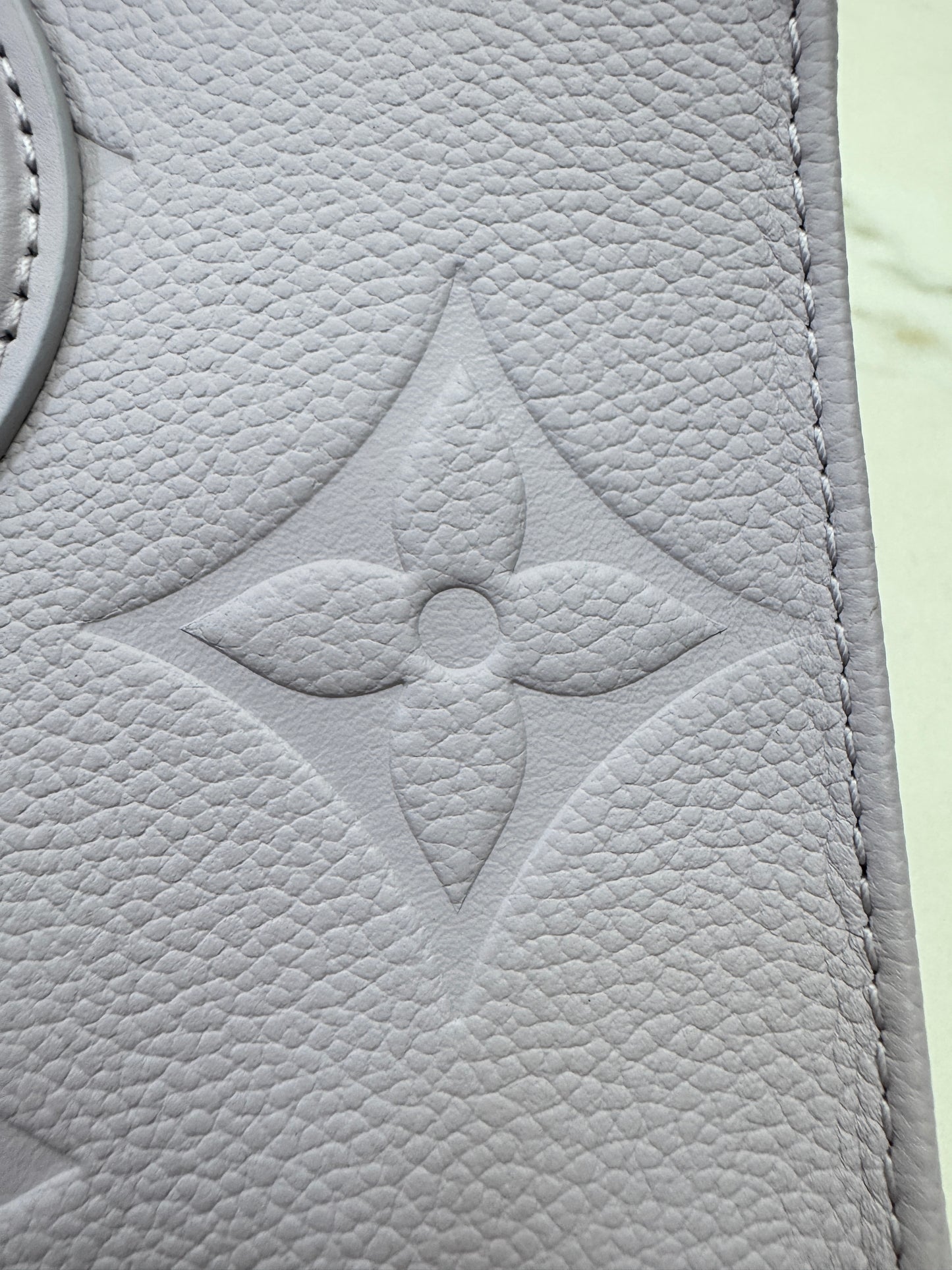 LV On the Go East-west 淺紫