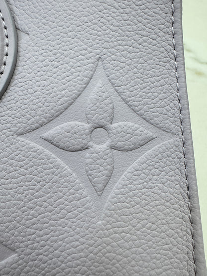 LV On the Go East-west 淺紫