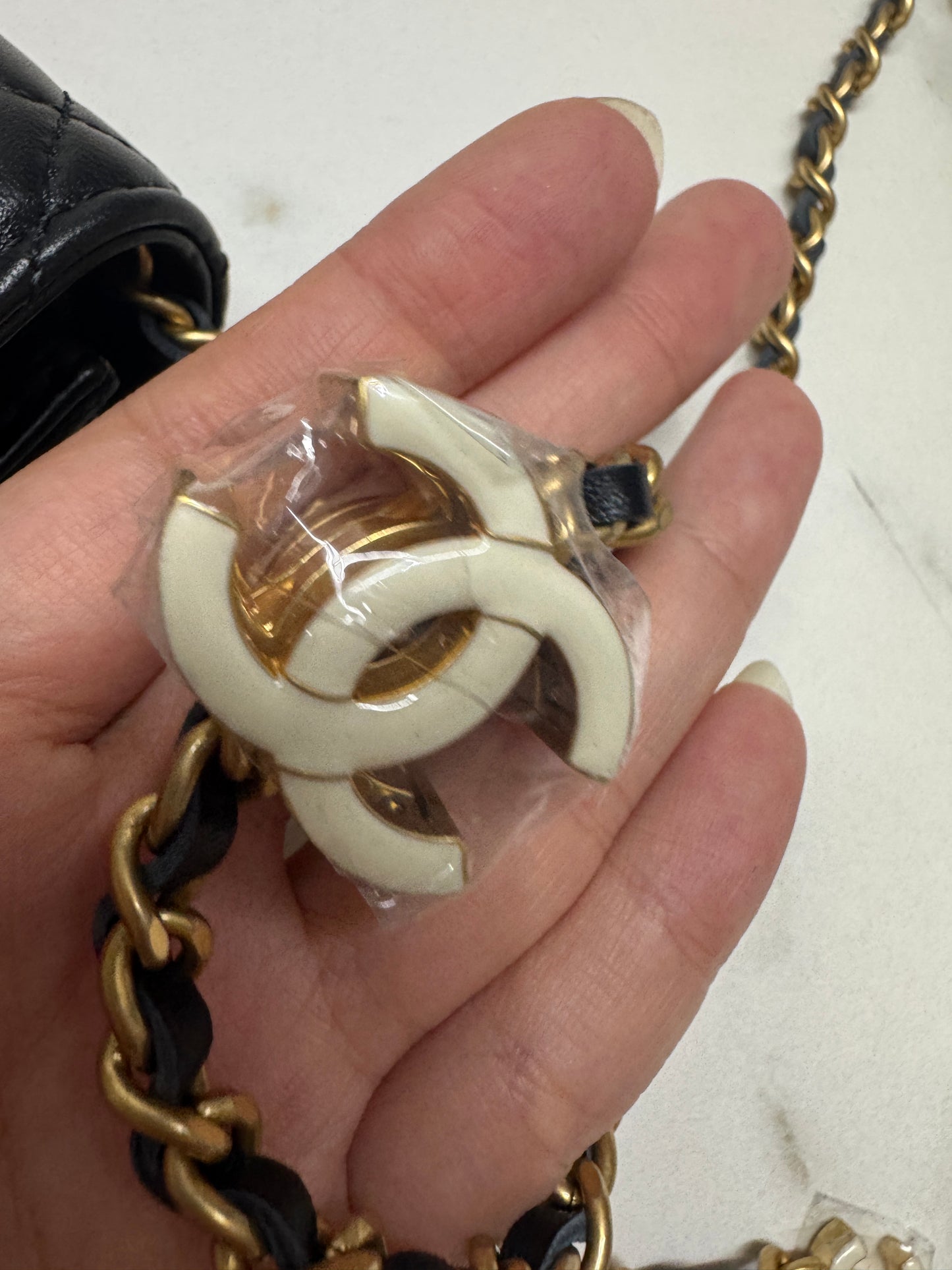 CHANEL woc 24A 琺瑯調節扣 羊皮 黑