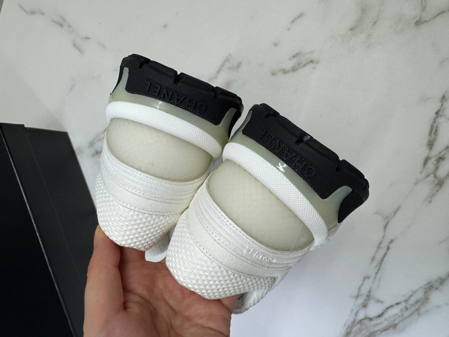 CHANEL 24S 純白運動鞋