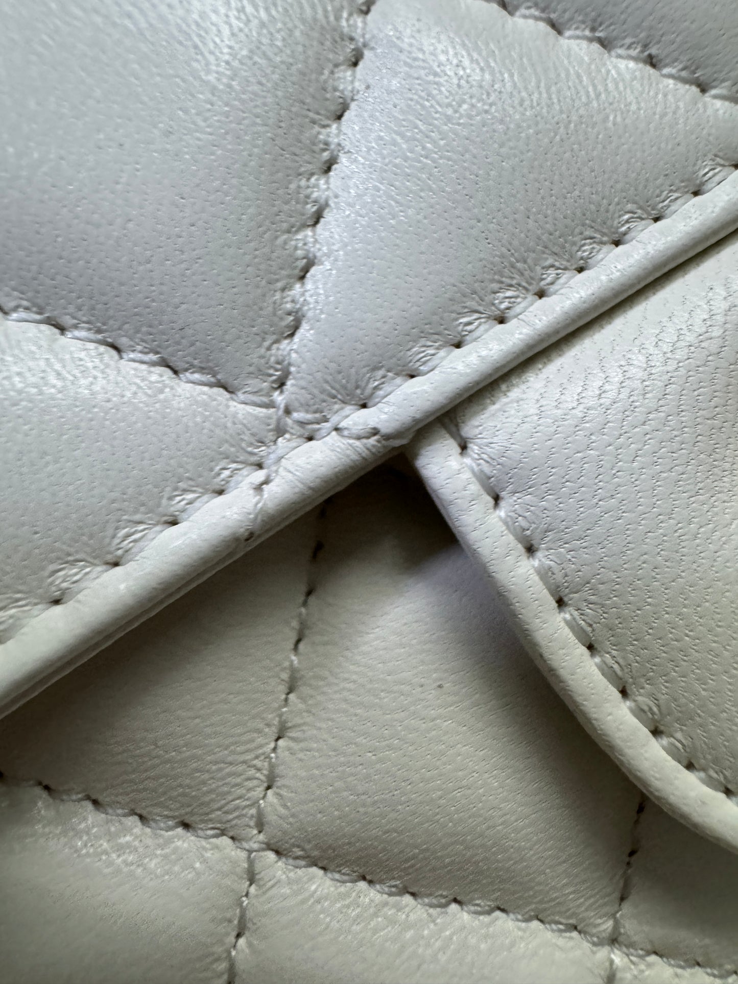 CHANEL 23A 水鑽 Mini CF Handle