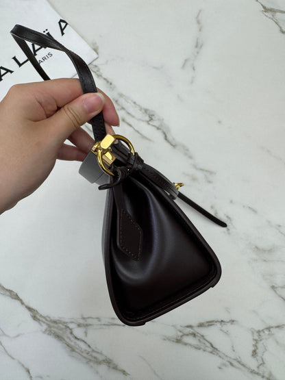 ALAIA Le Click East West Medium 深棕色
