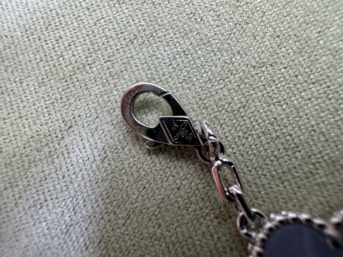 VCA Vintage Alhambra 五花藍玉髓手鏈