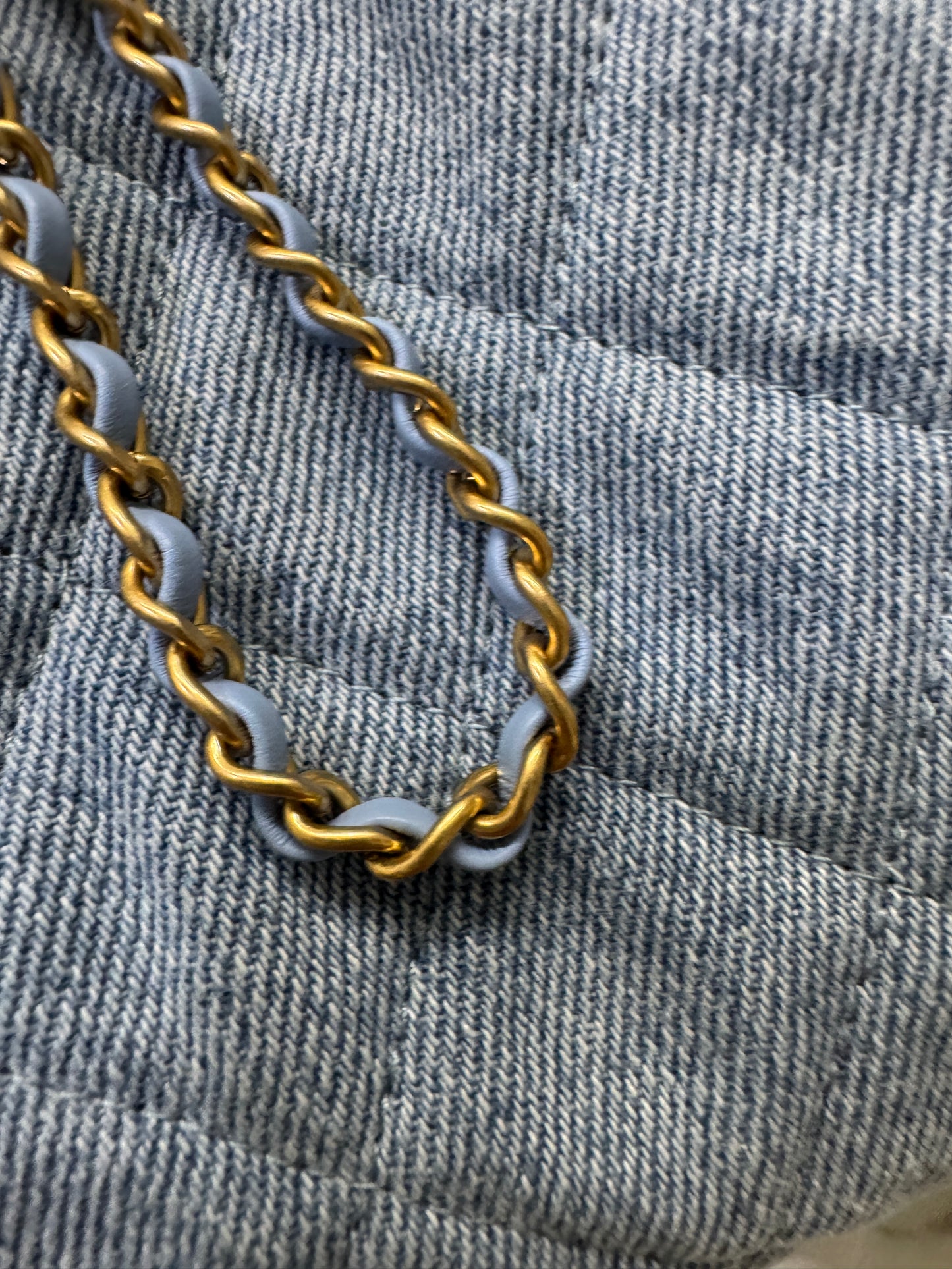 CHANEL 25 Bag 淺藍牛仔Small
