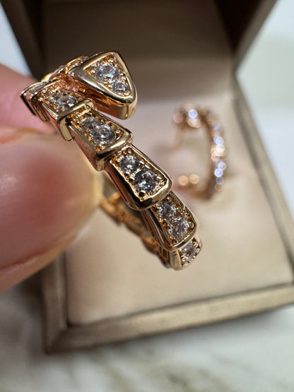 BVLGARI Serpenti 玫瑰金色滿鑽耳環